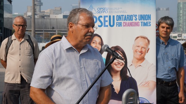 Image of Warren “Smokey” Thomas, president of the Ontario Public Service Employees’ Union, announces a unionizing drive at George Brown’s Waterfront campus. Courtesey of OPSEU