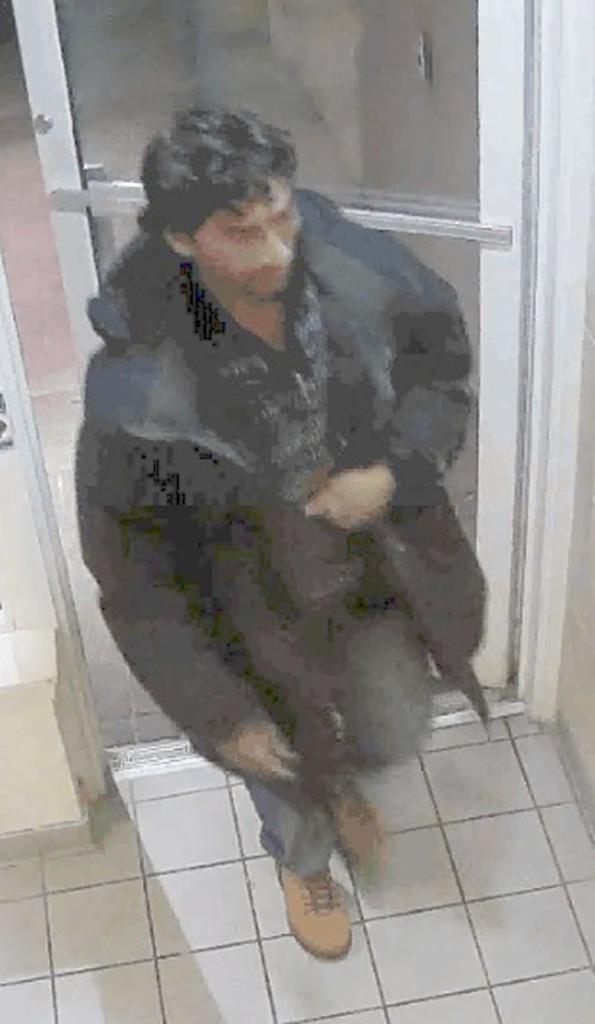 Toronto police are asking the public for help in identifying a suspect in a robbery on Mutual Street south of Gerrard St. East on Oct. 6, 2015 where a 51-year-old man was assaulted and robbed of his cell phone.
