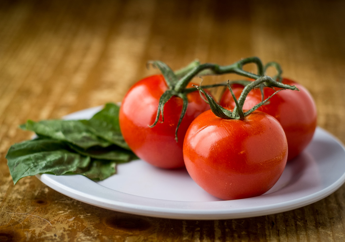 Image of tomatoes on Platter