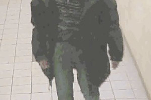 Toronto police are asking the public for help in identifying a suspect in a robbery on Mutual Street south of Gerrard St. East on Oct. 6, 2015 where a 51-year-old man was assaulted and robbed of his cell phone.
