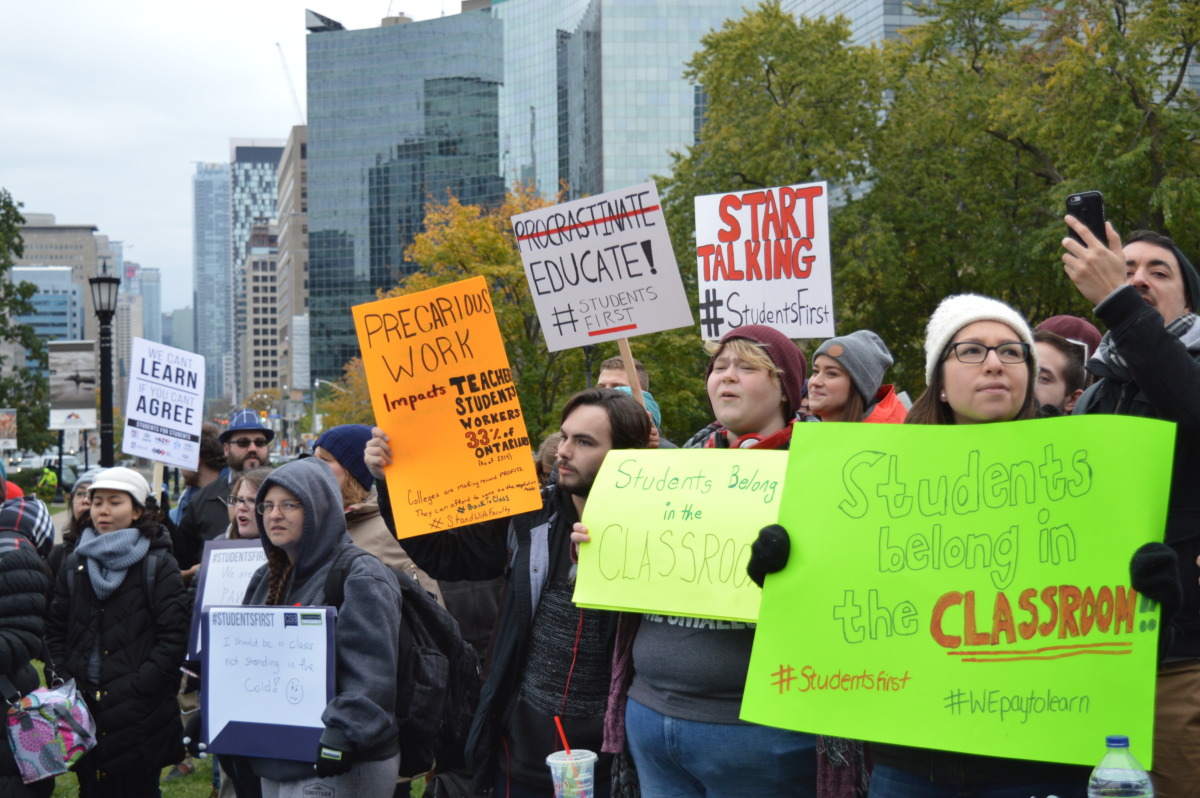 Students rally at the Ontario Legislature calling for an end to the ongoing strike by college faculty. Photo: Natalia Pizarro Silva / The Dialog