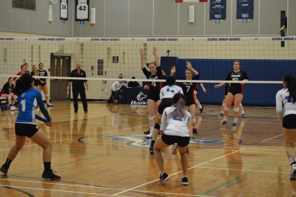 Super Game Day concludes with losses for GBC volleyball teams